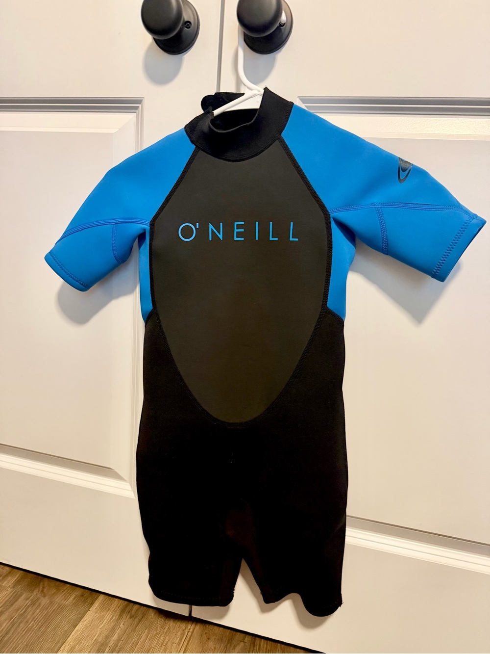 O'Neill Black and Blue Short Sleeve Neoprene Wetsuit- YOUTH 8